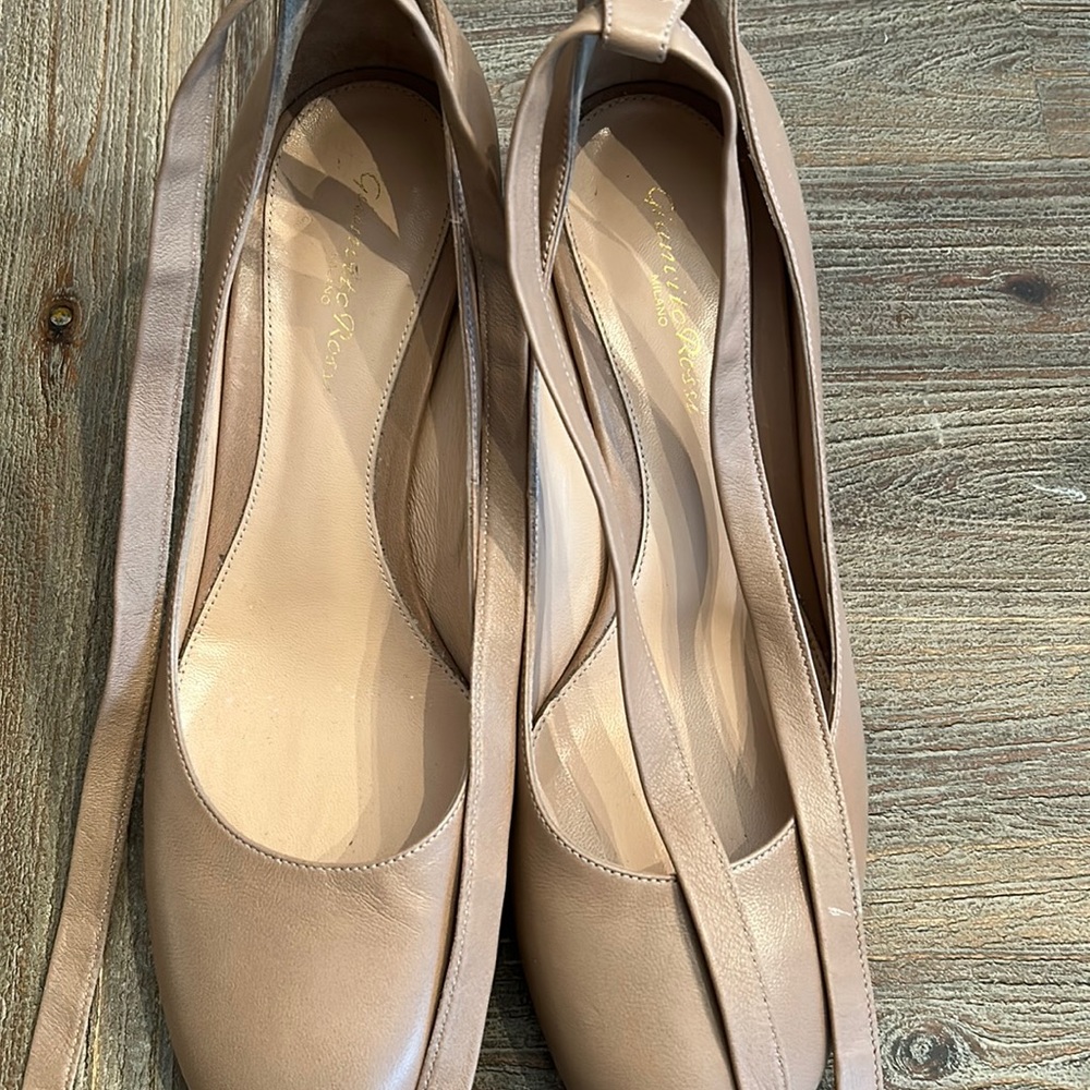 Gianvito Rossi ballet style shoes